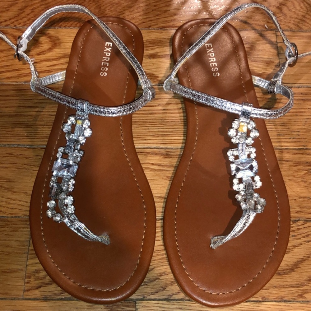 Cute tan and silver express sandals!